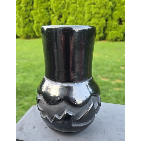 Santa Clara Pueblo Blackware Pottery Signed Madeline T. 7.2" Avanyu Excellent - Picture 3 of 16